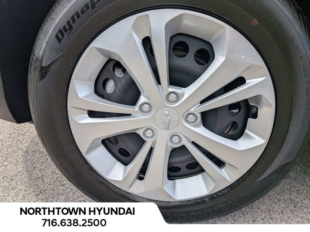 Used 2025 Chevrolet Trax LS image 36