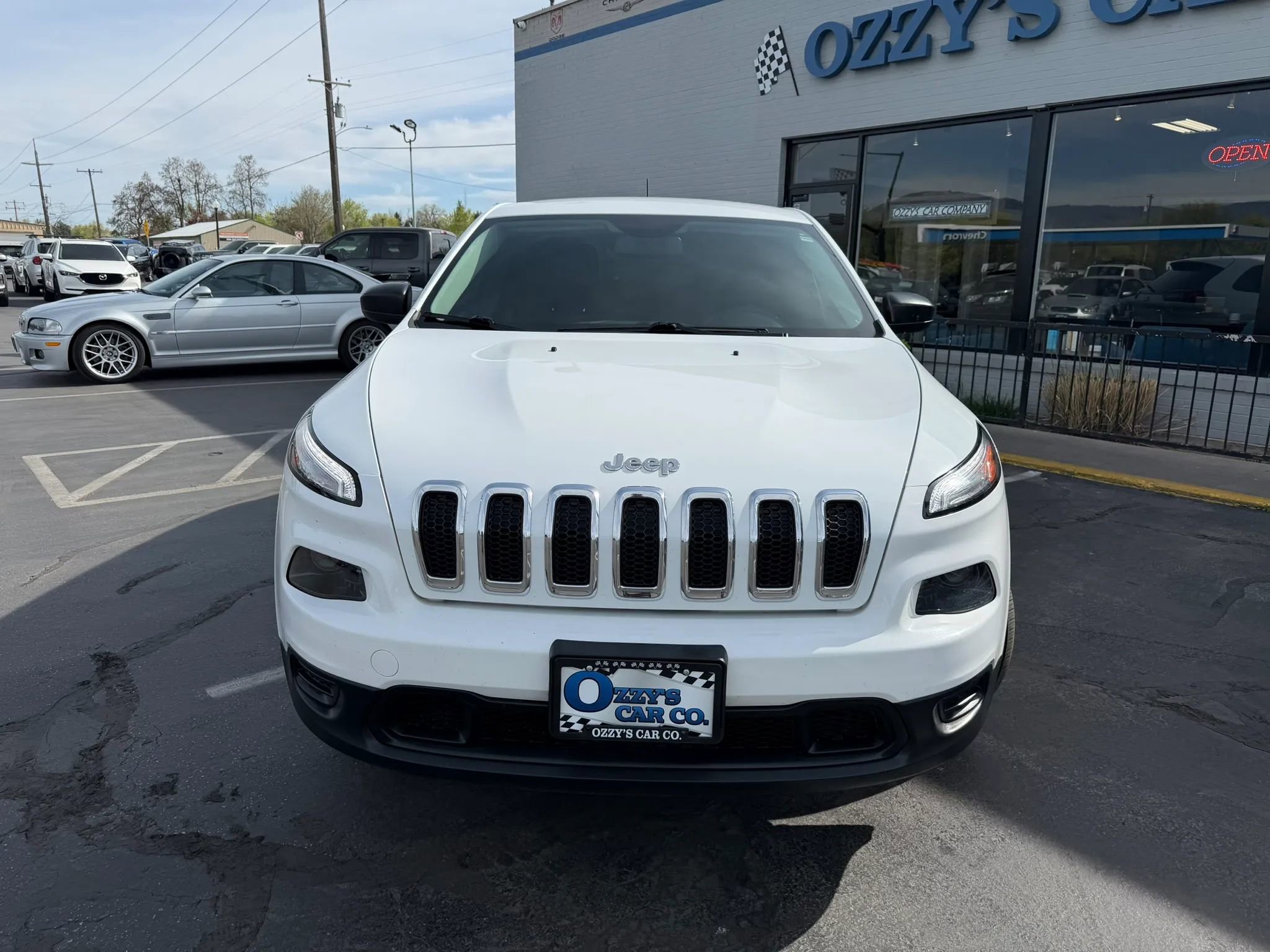 Used 2015 Jeep Cherokee Sport image 2