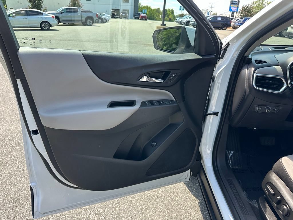 Used 2020 Chevrolet Equinox LT w/ Driver Convenience Package AWD/4WD image 12