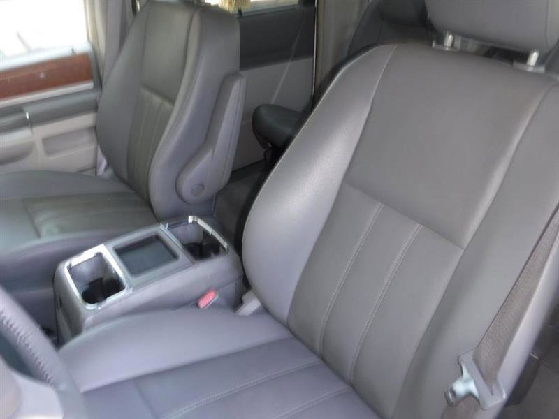 Used 2009 Chrysler Town & Country Touring image 19