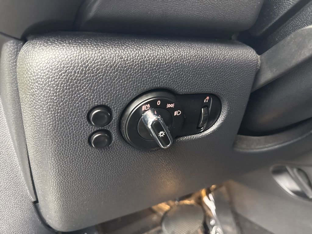 Used 2020 MINI Cooper 4-Door Hardtop FWD image 27