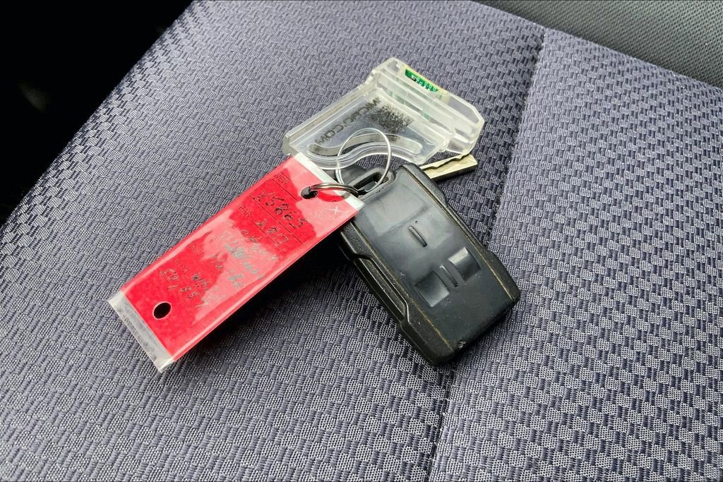 Used 2017 Chevrolet Silverado 1500 LT image 12