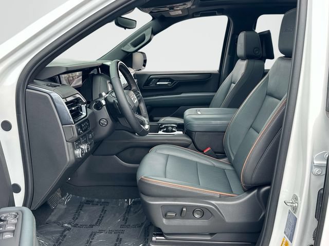 Used 2025 GMC Yukon XL AT4 w/ AT4 Premium Plus Package AWD/4WD image 16