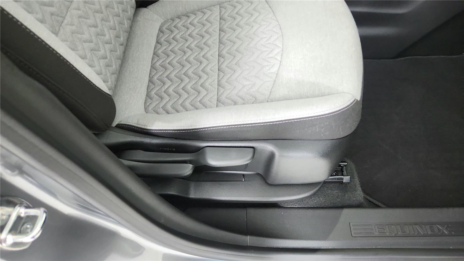 Used 2024 Chevrolet Equinox LS w/ LS Convenience Package FWD image 19