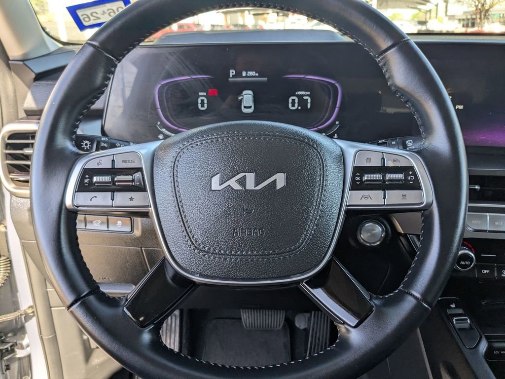 Used 2025 Kia Telluride S image 16