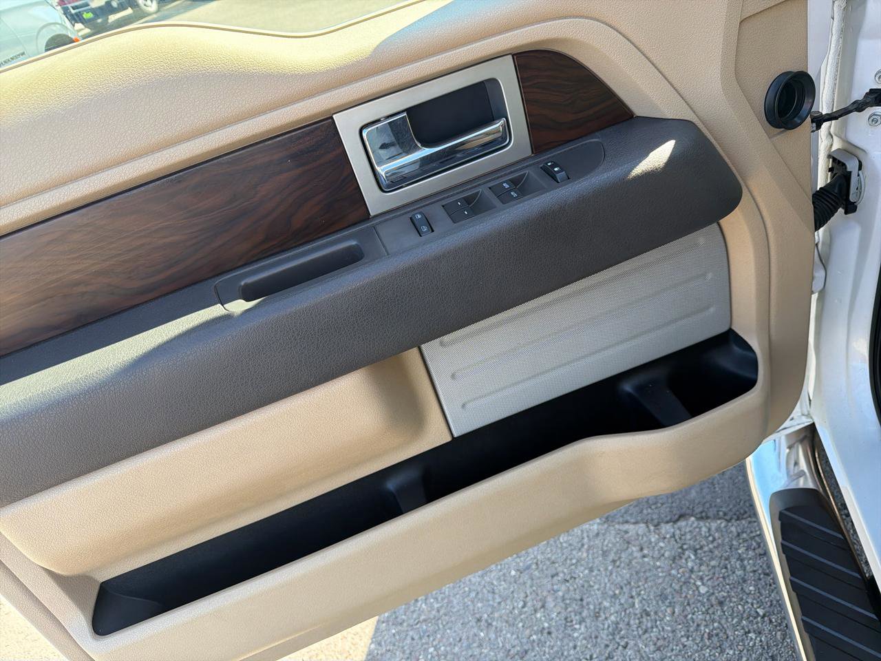 Used 2012 Ford F150 Lariat w/ Lariat Chrome Pkg image 12