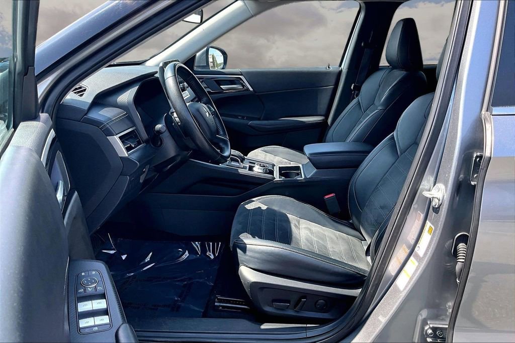 Used 2024 Mitsubishi Outlander SE Black Edition image 21