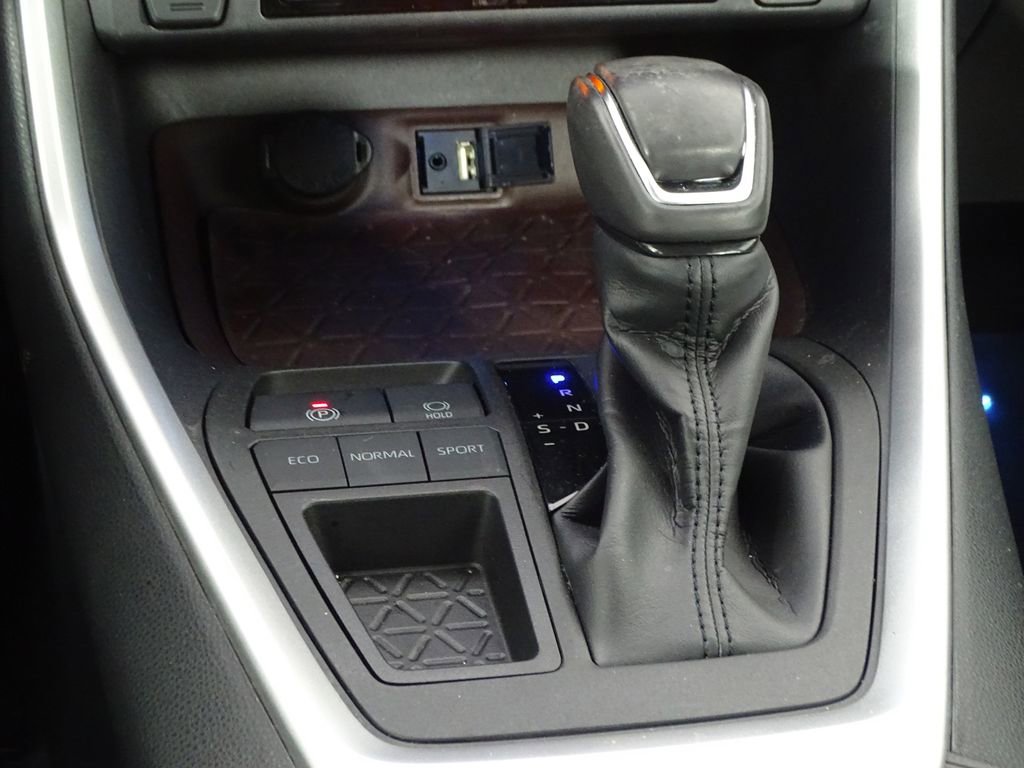 Used 2019 Toyota RAV4 Limited image 39