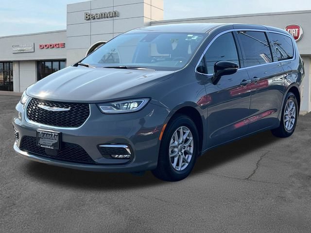 Used 2025 Chrysler Pacifica Select FWD image 3