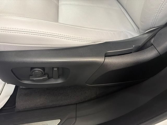 Used 2024 Land Rover Range Rover Velar Dynamic SE AWD/4WD image 9