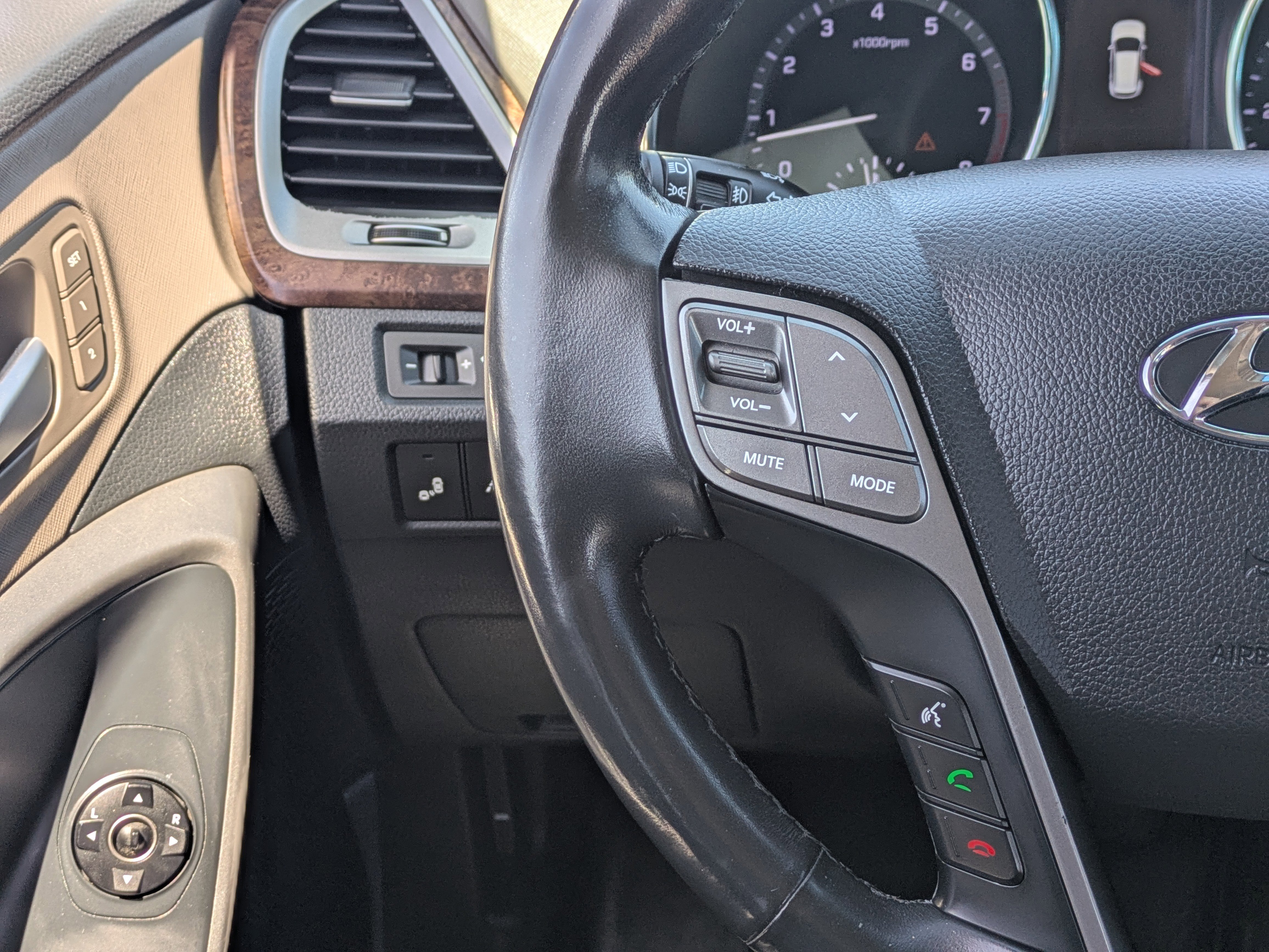 Used 2018 Hyundai Santa Fe Limited FWD image 24