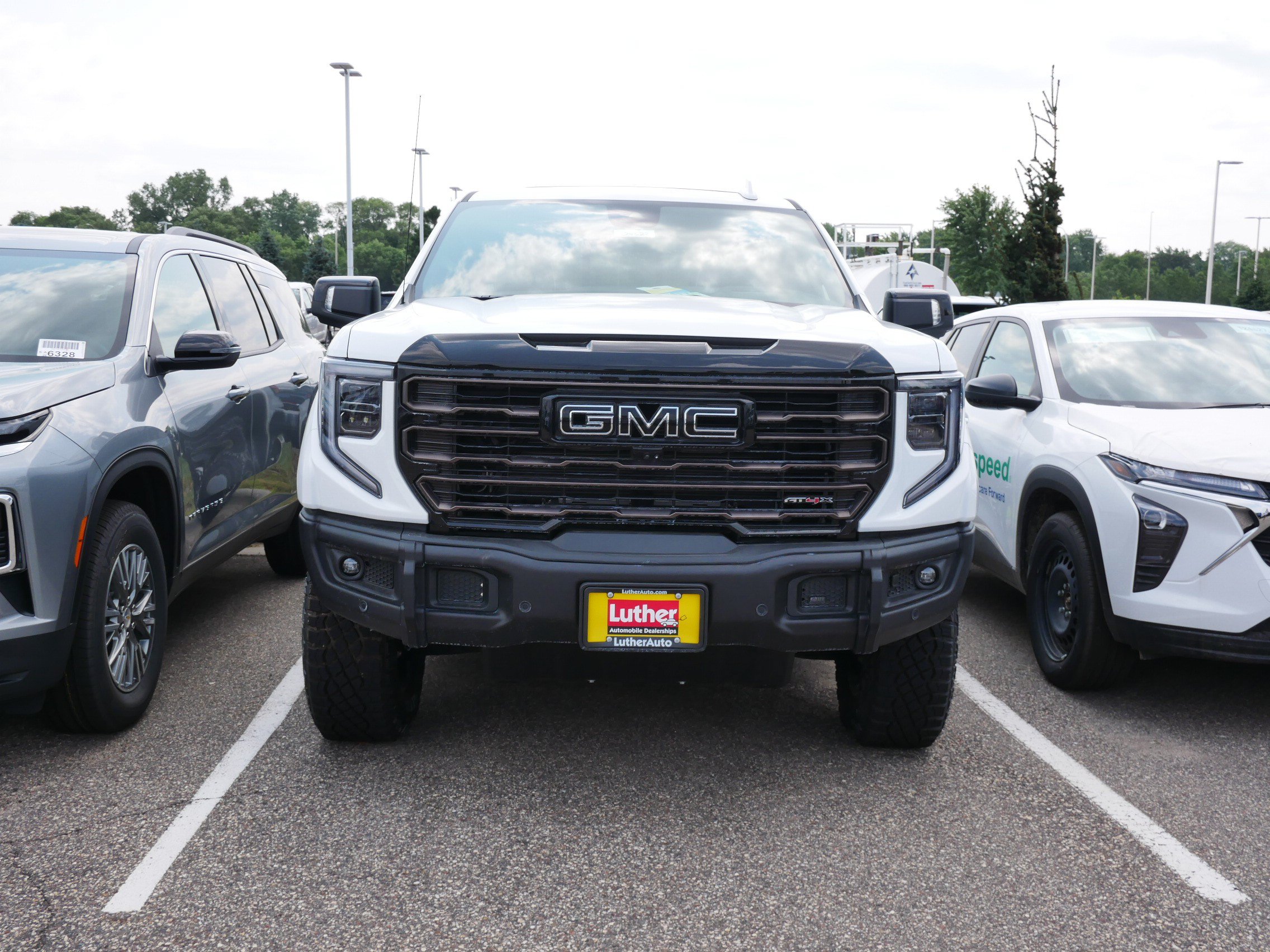 Used 2026 GMC Sierra 1500 AT4X w/ LPO, Black Badging Package AWD/4WD image 2