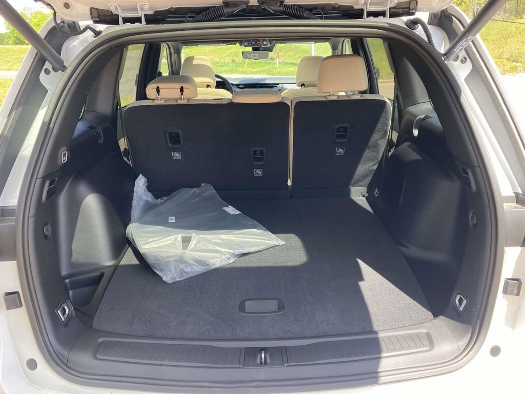 New 2026 Jeep Grand Cherokee Limited w/ Luxury Tech Group II RWD image 9