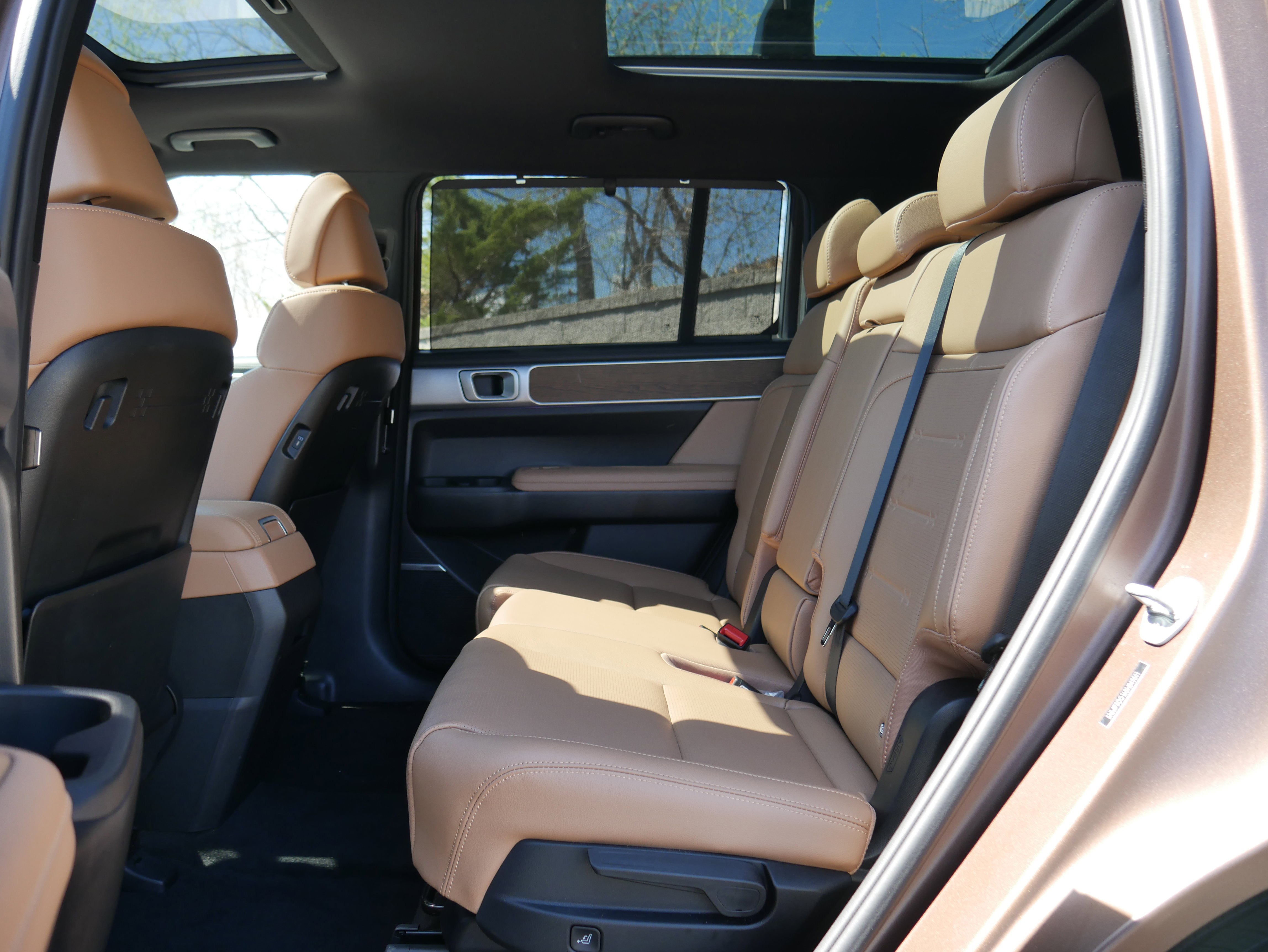 Certified 2025 Hyundai Santa Fe Limited AWD/4WD image 16