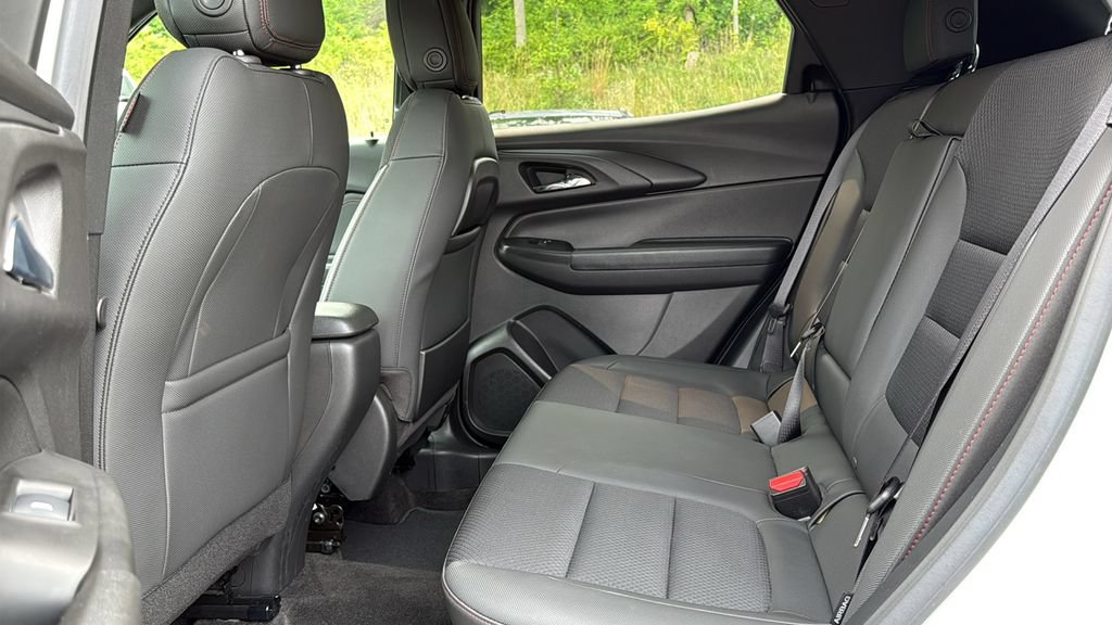 Used 2023 Chevrolet TrailBlazer RS AWD/4WD image 22