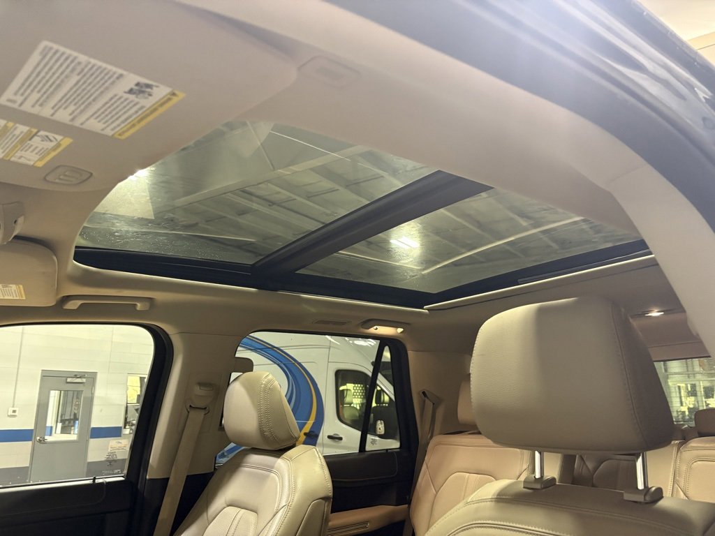 Used 2022 Ford Expedition Limited image 30