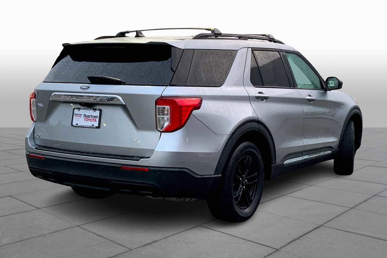 Used 2022 Ford Explorer XLT image 23