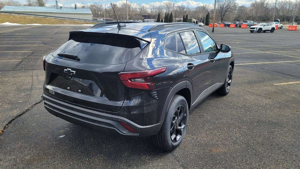 New 2026 Chevrolet Trax LT w/ Driver Confidence Package image 12