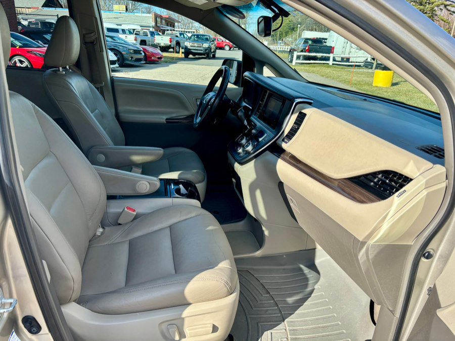 Used 2017 Toyota Sienna XLE w/ XLE Navigation Package image 12