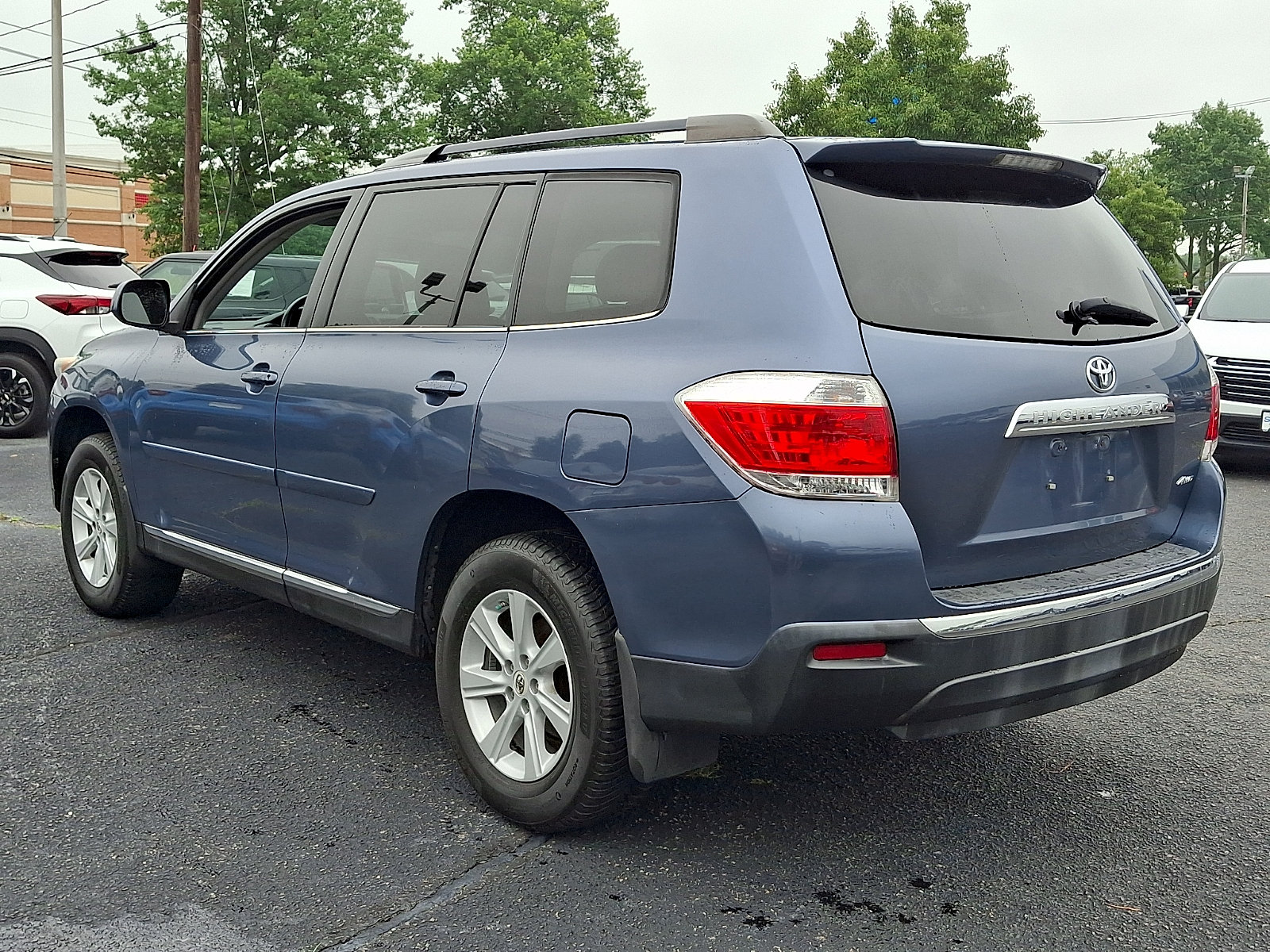 Used 2013 Toyota Highlander Plus AWD/4WD image 5