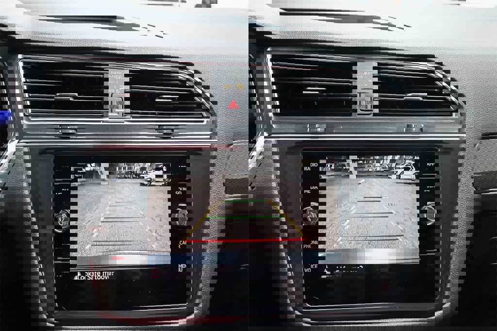 Used 2023 Volkswagen Tiguan SE R-Line image 26