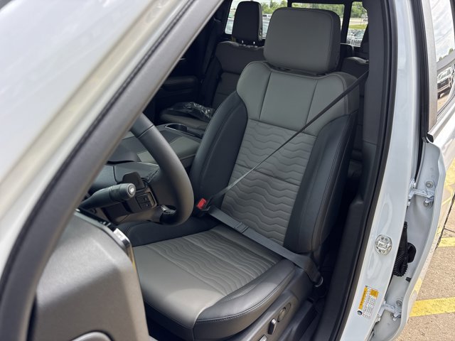 New 2026 Chevrolet Silverado 1500 ZR2 w/ Dark Appearance Package AWD/4WD image 22