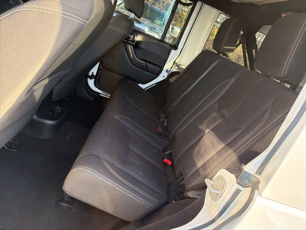 Used 2018 Jeep Wrangler Unlimited Sahara AWD/4WD image 22
