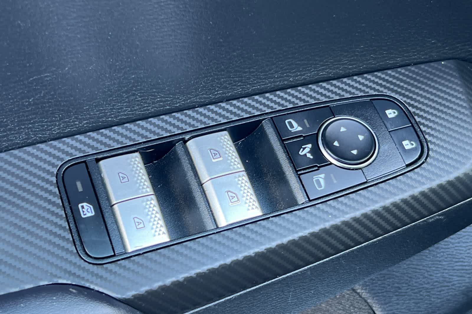 Used 2023 Mitsubishi Outlander SE image 13