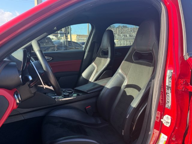 Used 2019 Alfa Romeo Giulia Quadrifoglio w/ Driver Assist Dynamic Package RWD image 9