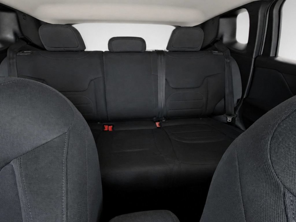 Used 2019 Jeep Renegade Latitude AWD/4WD image 24