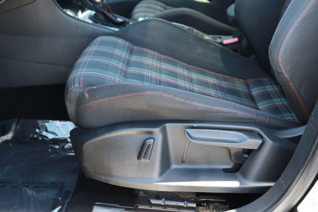 Used 2018 Volkswagen GTI SE FWD image 10