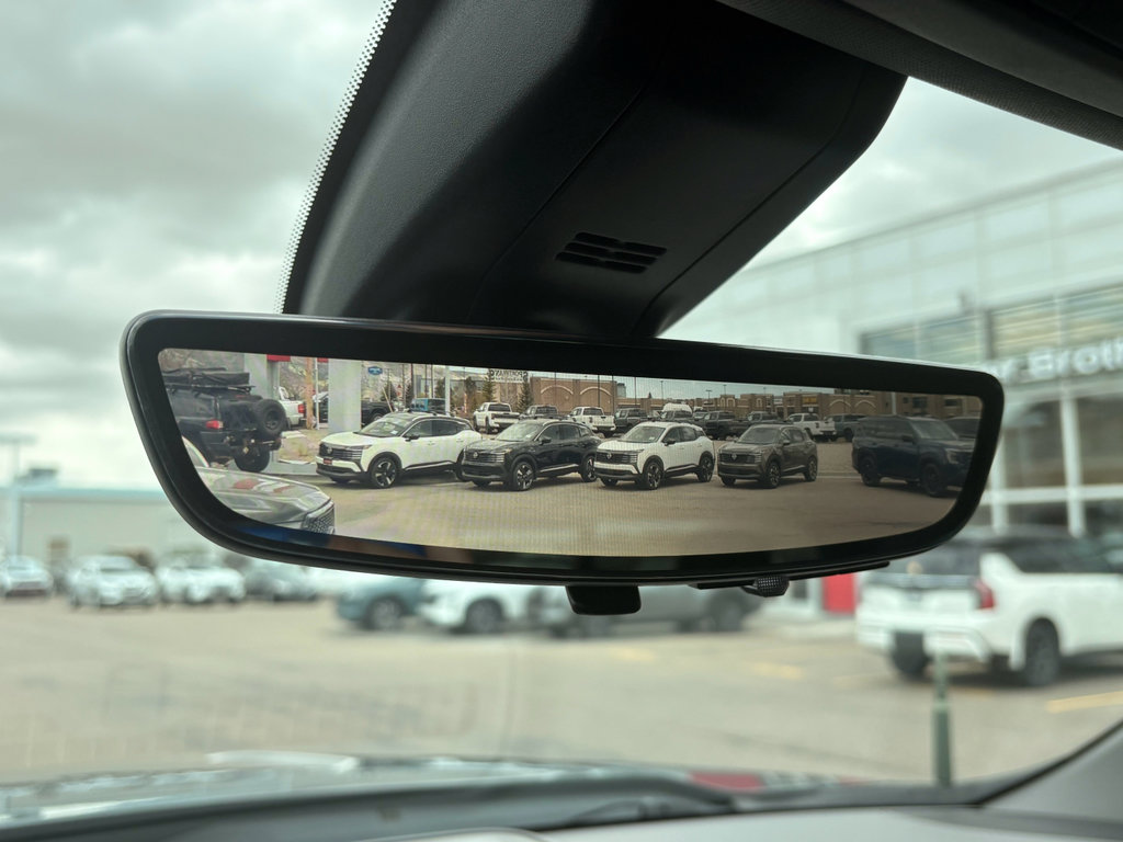 Used 2022 Chevrolet Silverado 1500 LTZ w/ LTZ Premium Package AWD/4WD image 30