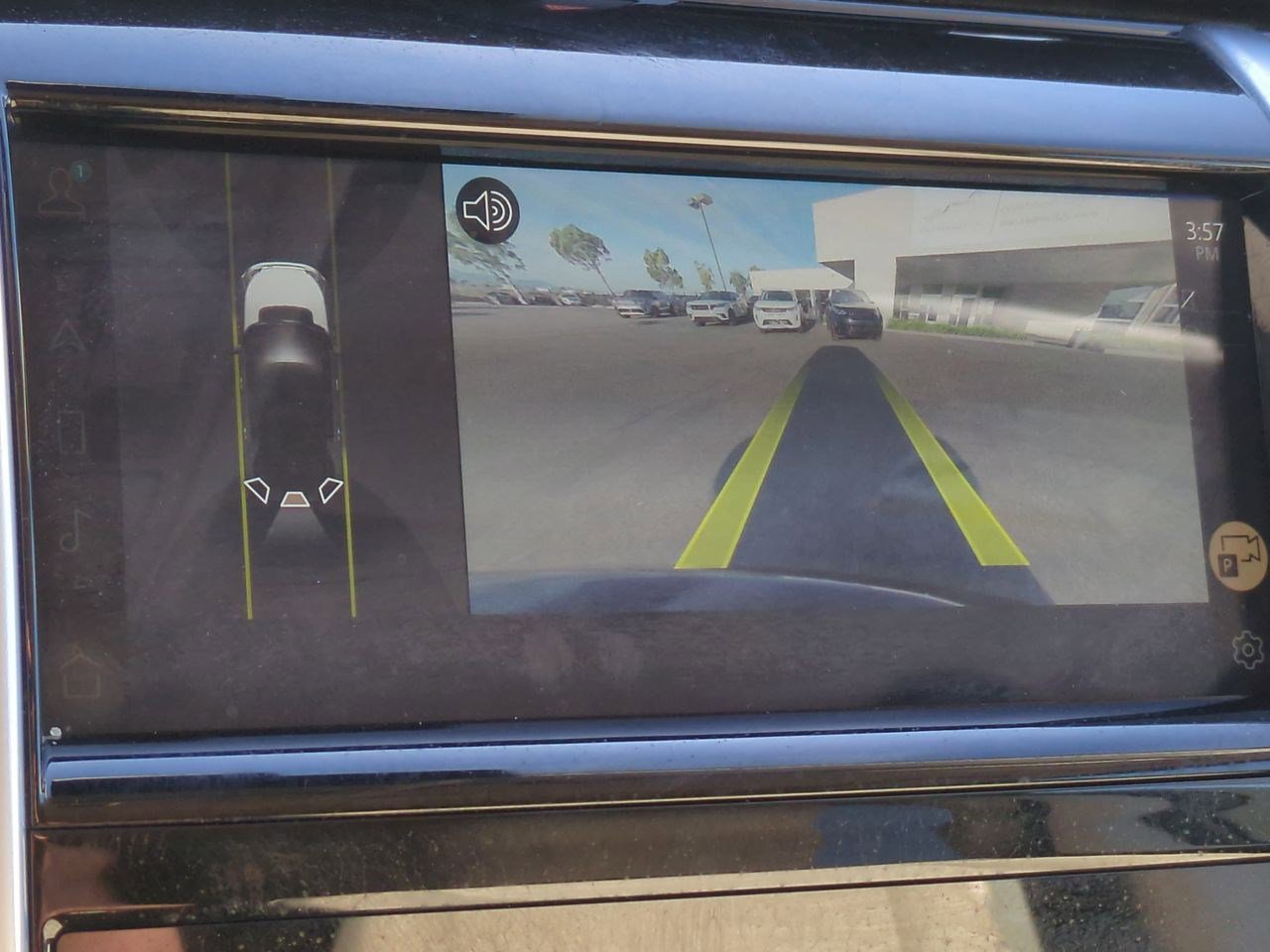 Used 2022 Land Rover Discovery Sport SE image 17