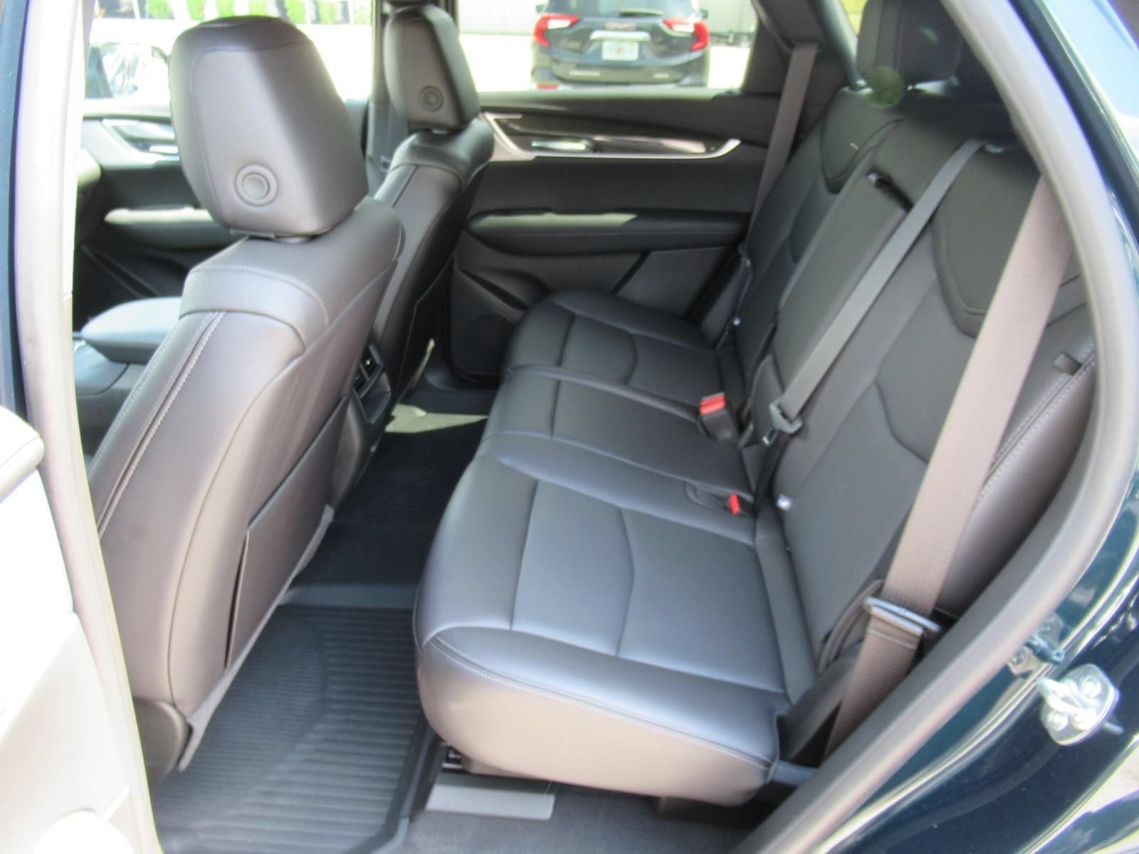 Certified 2026 Cadillac XT5 Sportv w/ LPO, Floor Liner Package AWD/4WD image 38
