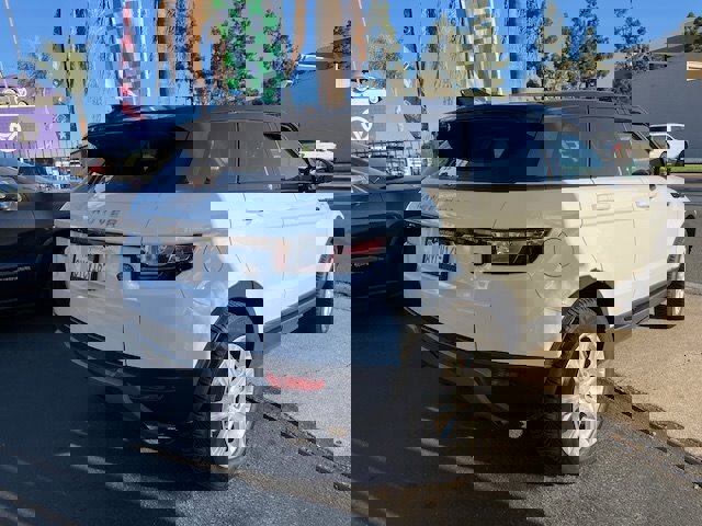 Used 2018 Land Rover Range Rover Evoque SE image 6