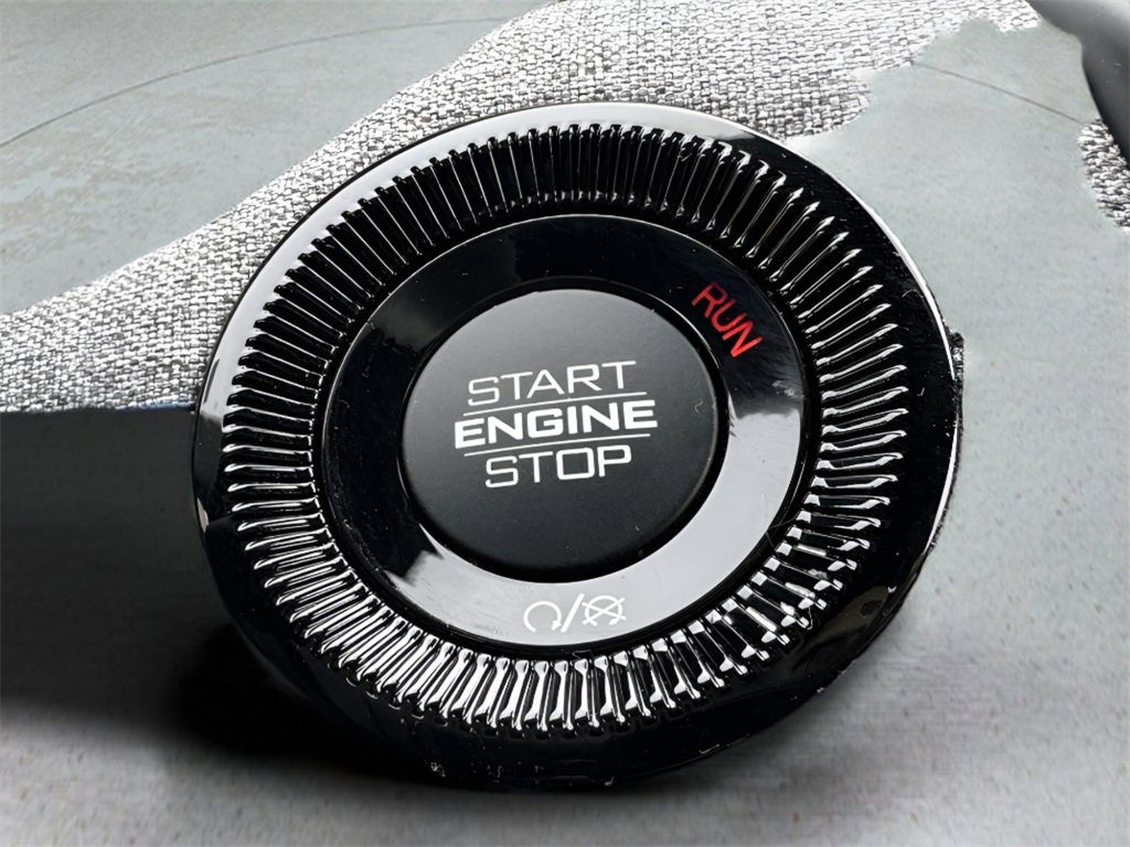 Used 2025 Jeep Compass Sport image 19