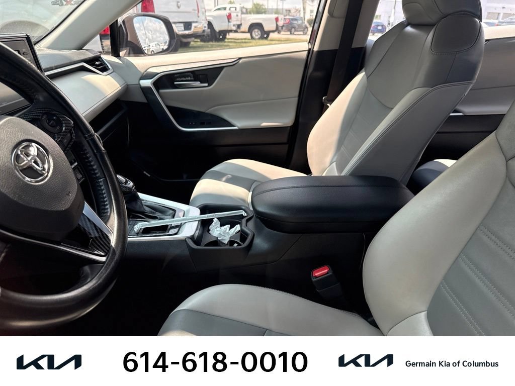 Used 2020 Toyota RAV4 XLE Premium AWD/4WD image 8