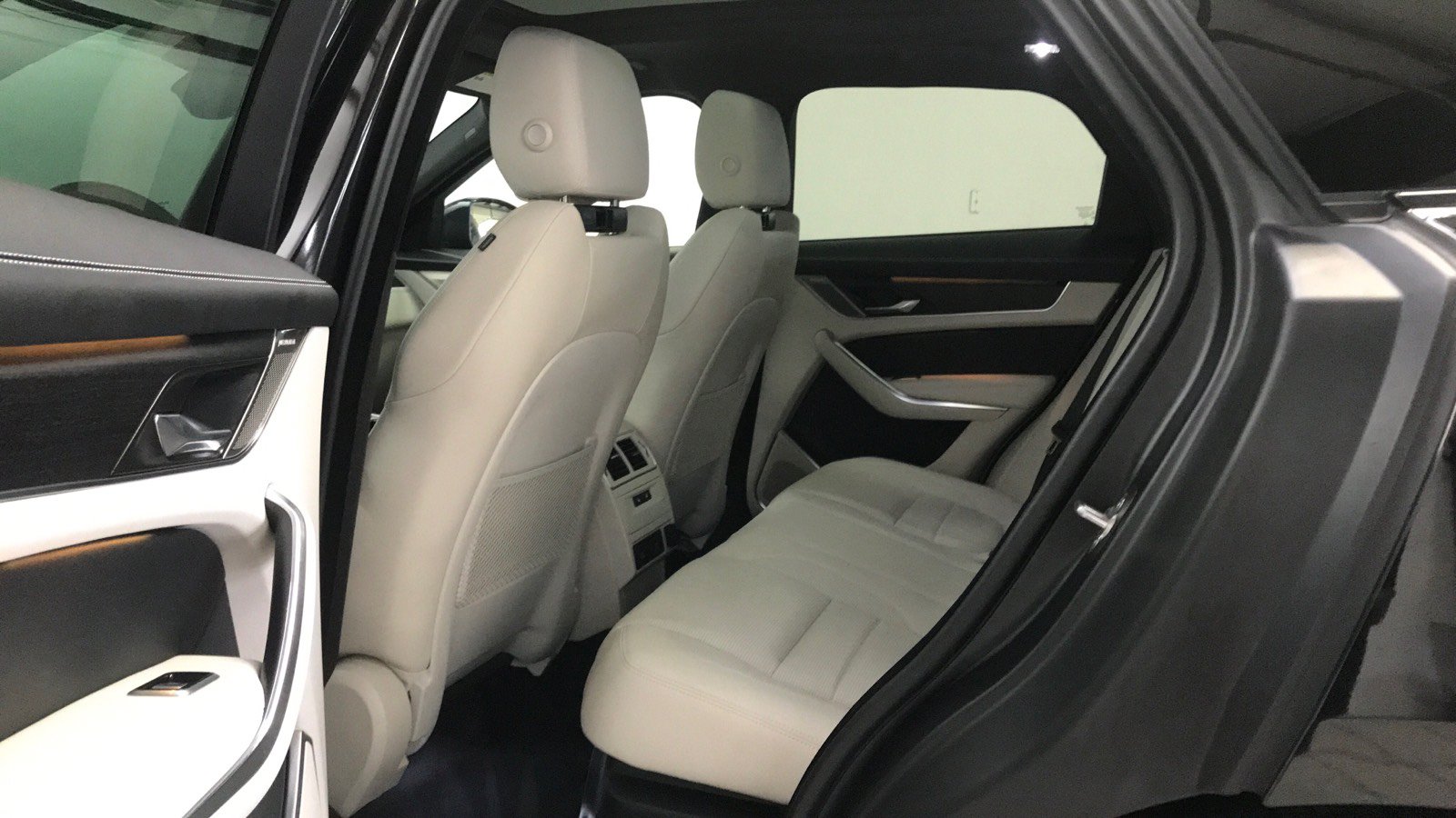 Used 2024 Jaguar F-PACE R-Dynamic S AWD/4WD image 11