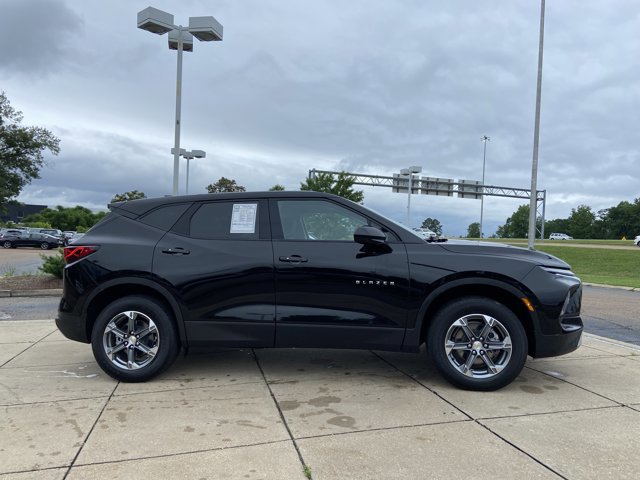 Used 2025 Chevrolet Blazer LT FWD image 13