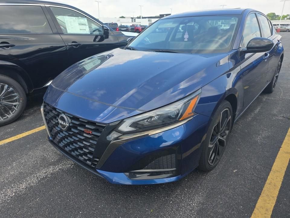 Certified 2023 Nissan Altima 2.5 SR w/ SR Premium Package AWD/4WD image 3