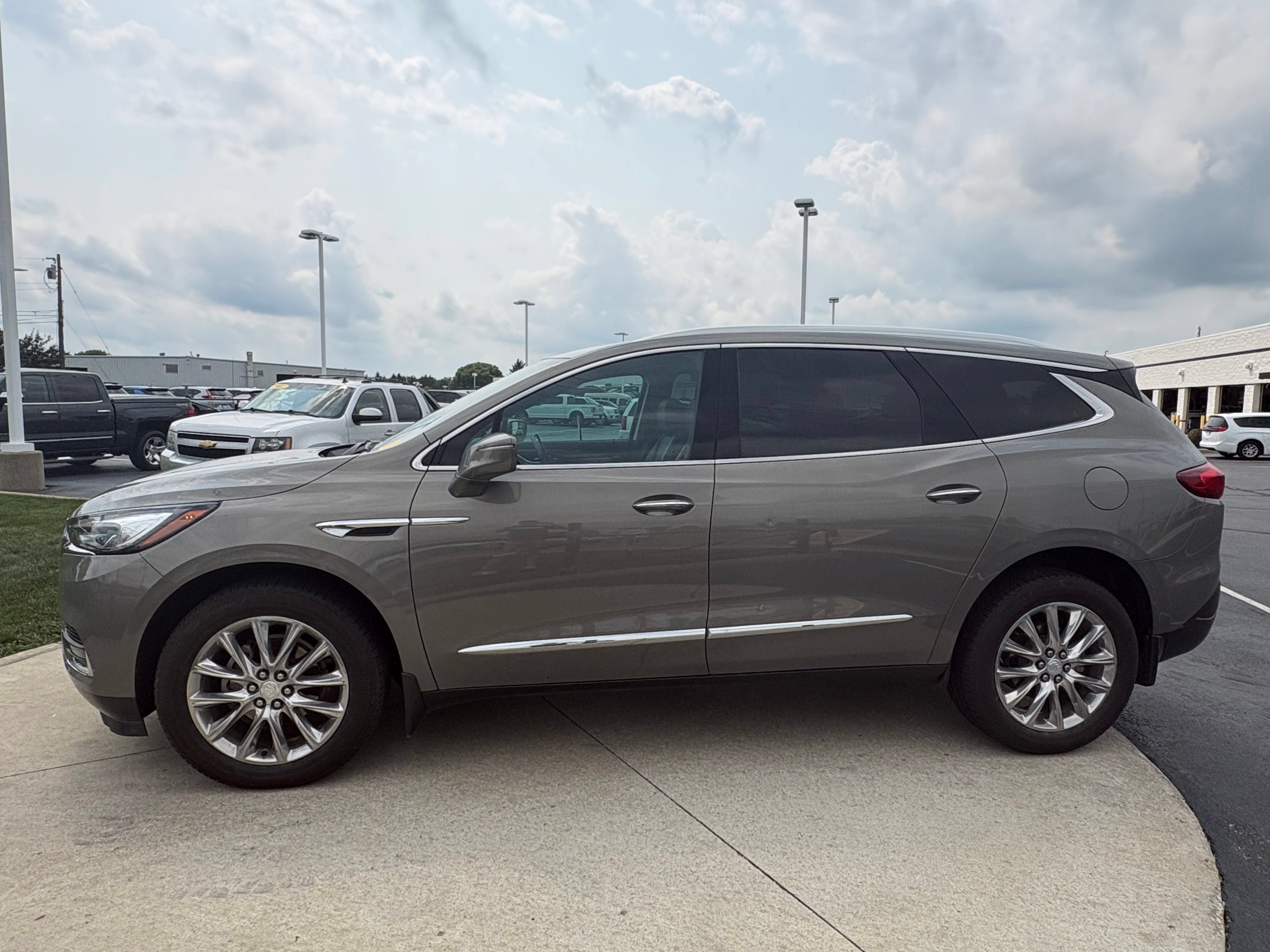 Used 2019 Buick Enclave Premium w/ Experience Buick Package FWD image 4