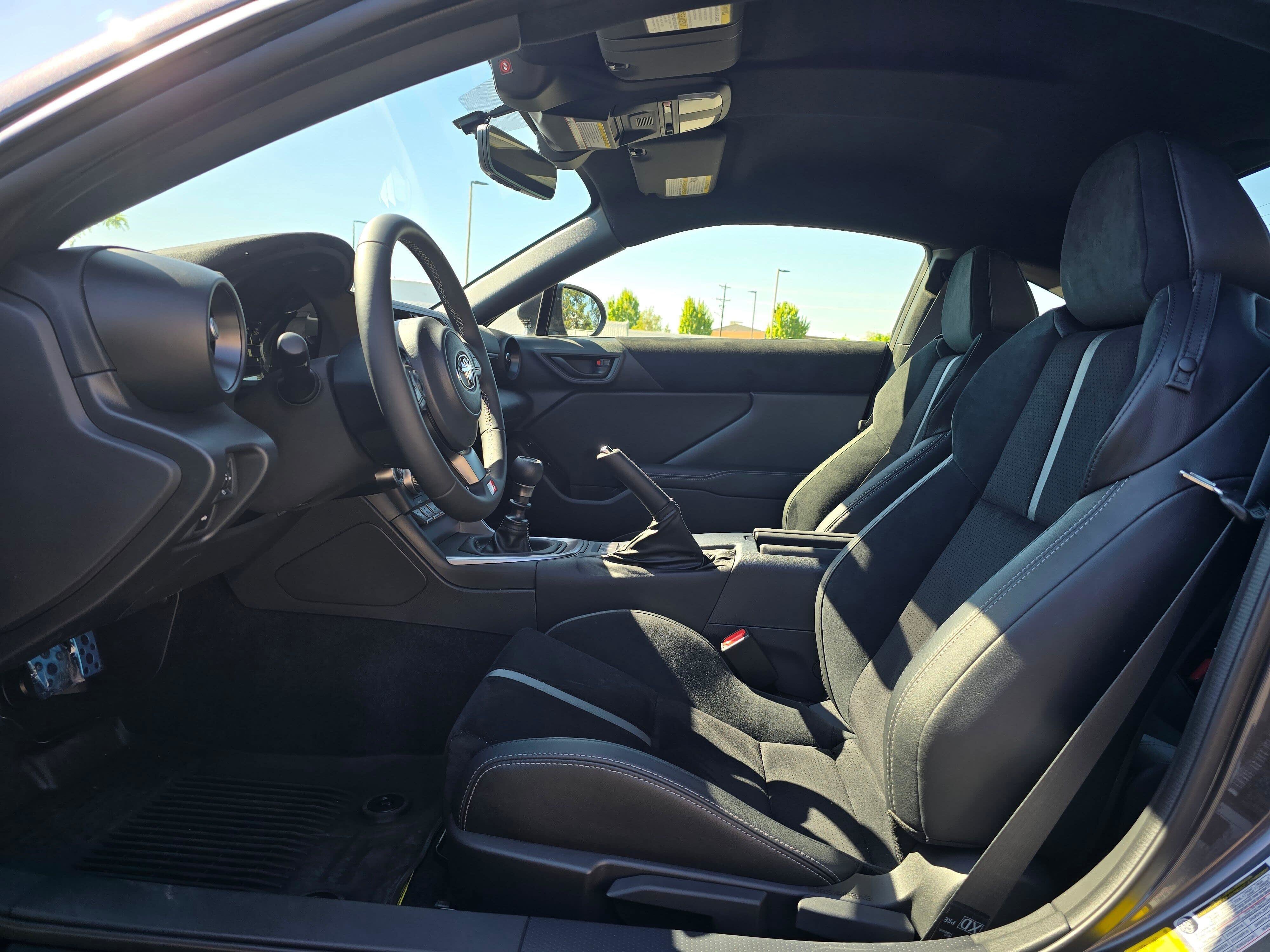 Used 2025 Toyota GR86 Premium w/ ALL Weather Mat Package (TMS) RWD image 10
