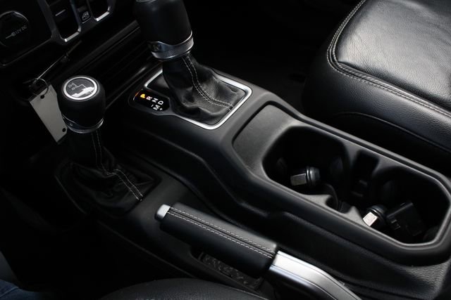 Used 2018 Jeep Wrangler Unlimited Sahara AWD/4WD image 15