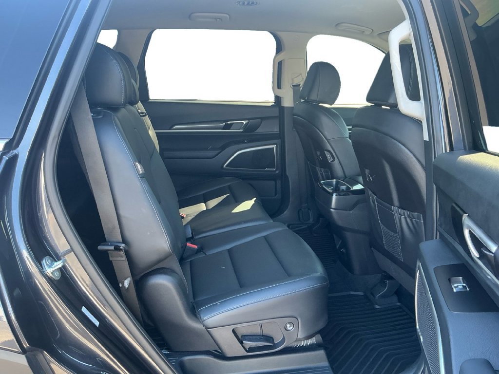 Used 2025 Kia Telluride LX FWD image 23