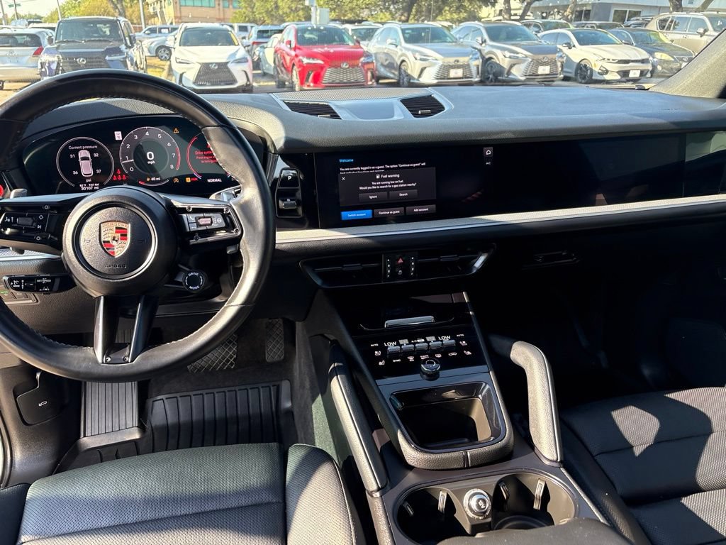 Used 2024 Porsche Cayenne AWD/4WD image 18