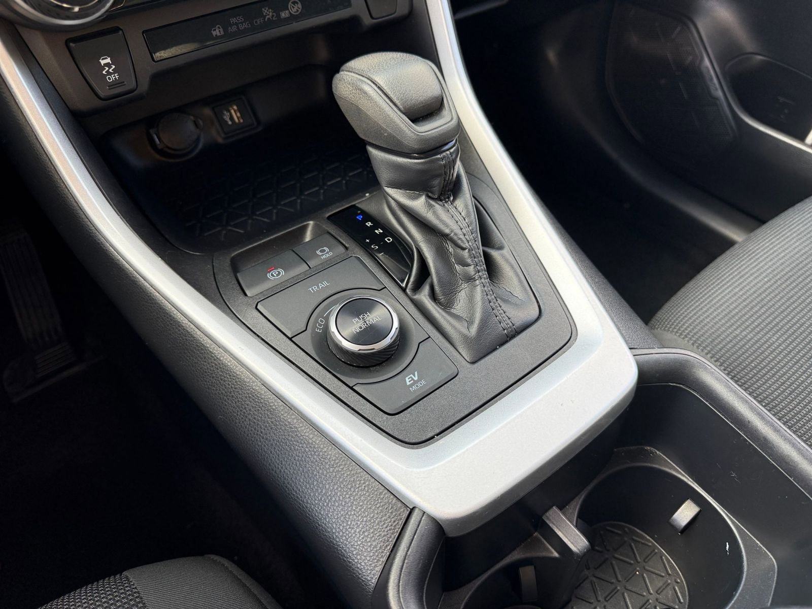 Used 2025 Toyota RAV4 LE image 41