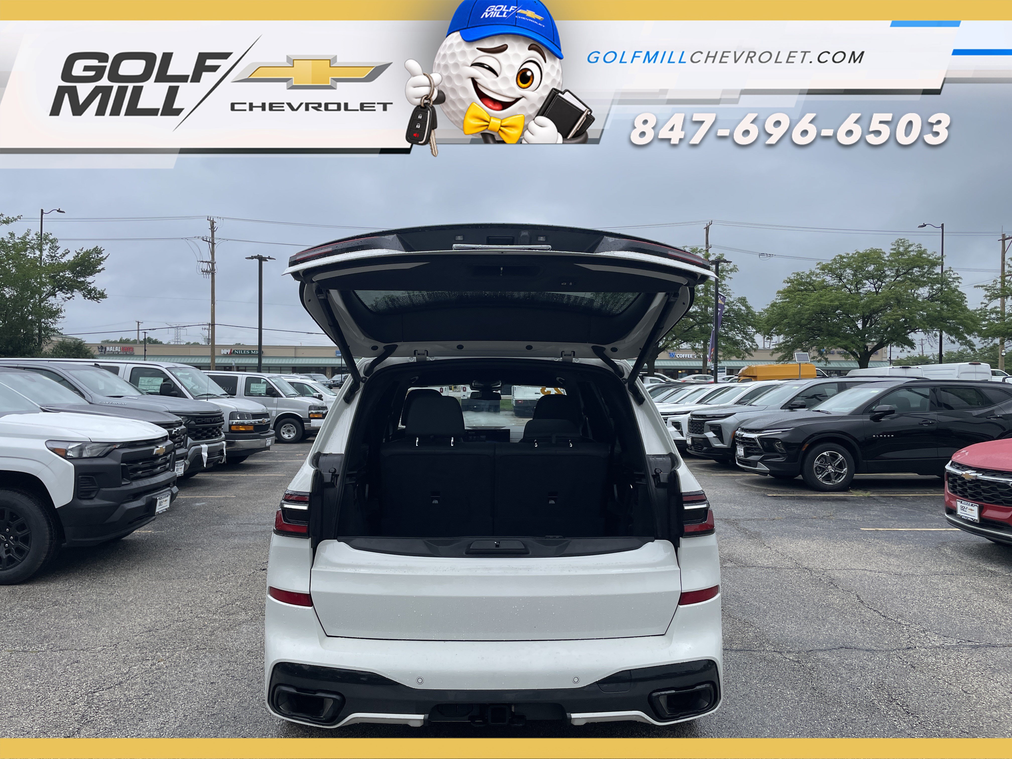Used 2023 BMW X7 xDrive40i w/ M Sport Package AWD/4WD image 11