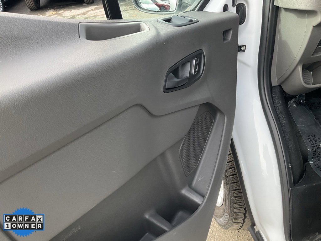 Used 2022 Ford E-Transit Medium Roof image 25