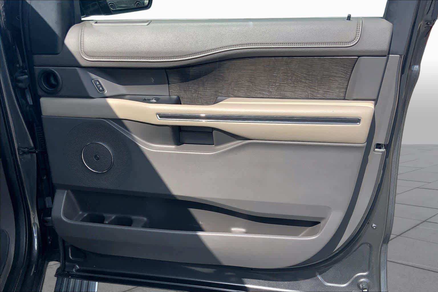 Used 2018 Ford Expedition Limited RWD image 23
