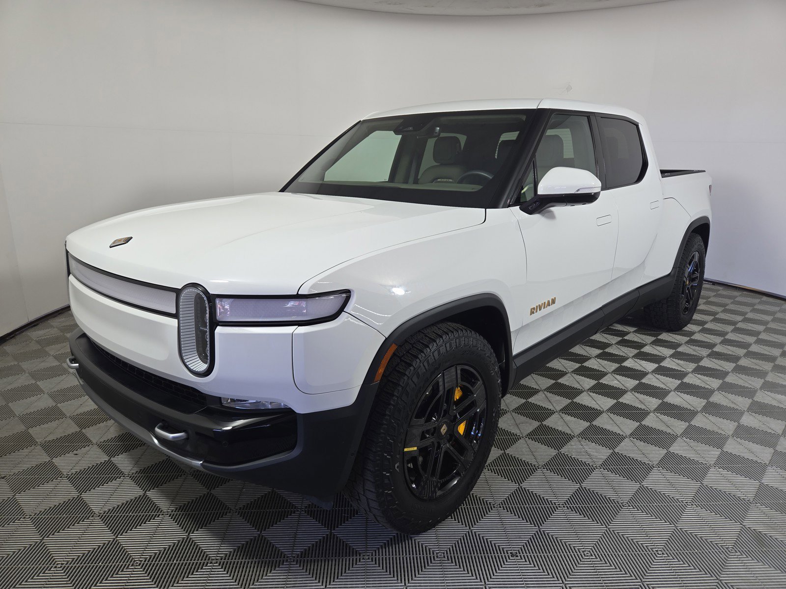 Used 2024 Rivian R1T Launch Edition AWD/4WD image 1
